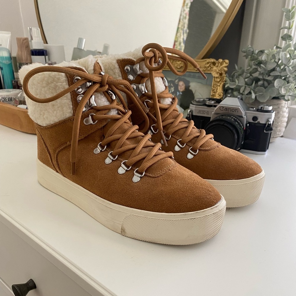 Selling these amazing brown Marc Fisher winter boots! Size 7.5 (would fit an 8)